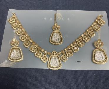 premium necklace Gold jewellery shops in Tamil Nadu